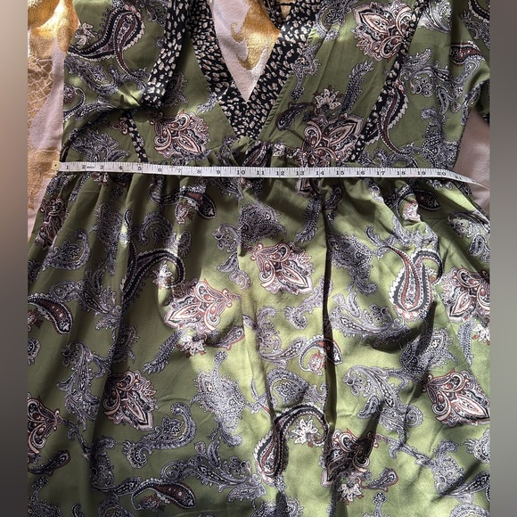 Entro Green Paisley & Animal Print Double V-Neck Short Sleeve Dress w/Tie Back - Picture 6 of 7